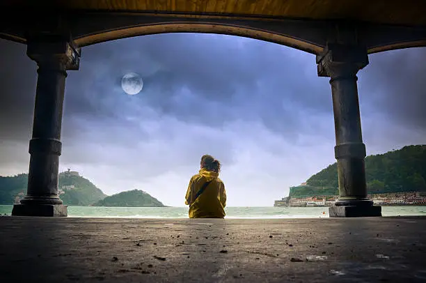 Photo of Young girl looking at the moon in Donostia