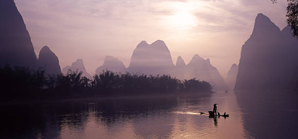 rivière li jiang - yangshou photos et images de collection