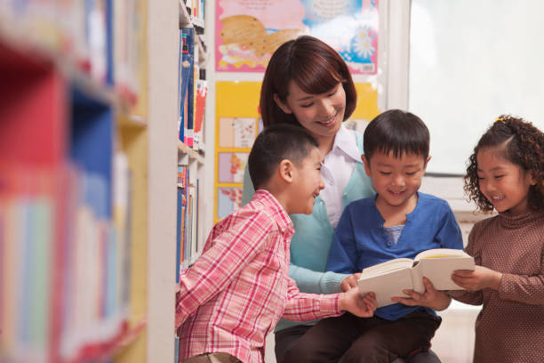 istock Chinese teacher reading book to students 1083483186