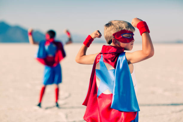 super mięśni - superhero child partnership teamwork zdjęcia i obrazy z banku zdjęć