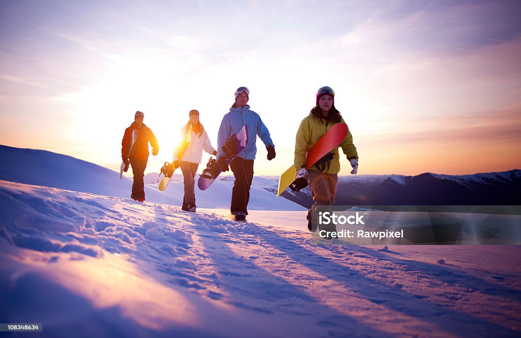 Manhã cedo Snowboaders no topo da montanha - Royalty-free Amizade Foto de stock