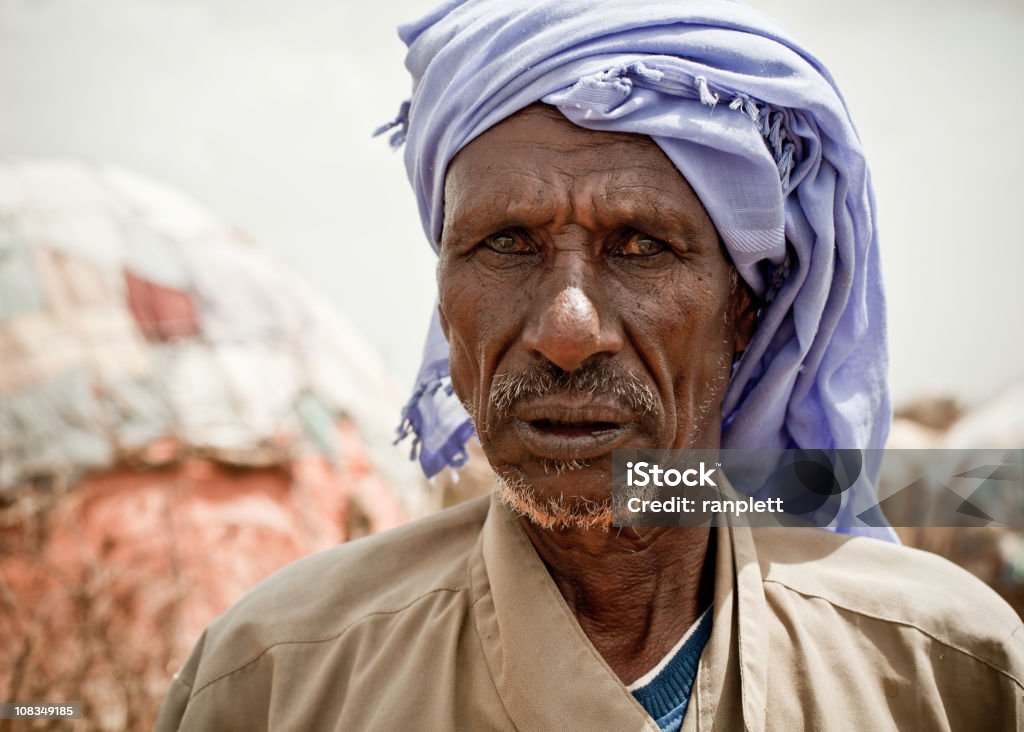 Пожилой человек Сомали - Стоковые фото Беженец роялти-фри