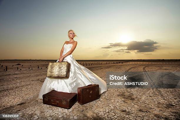 Невеста — стоковые фотографии и другие картинки Невеста - Невеста, Свадебное платье, Белый