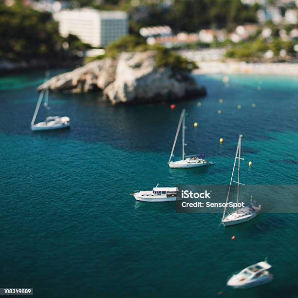 Лодки Яхты В Menorca — стоковые фотографии и другие картинки Балеарские острова - Балеарские острова, Без людей, Бирюзовый
