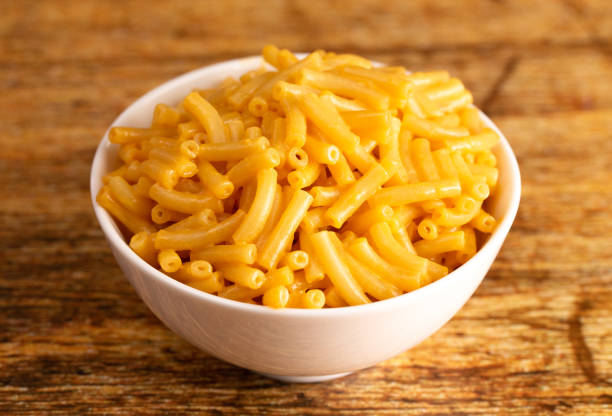 istock Classic Boxed Mac and Cheese in a White Bowl 1083507120