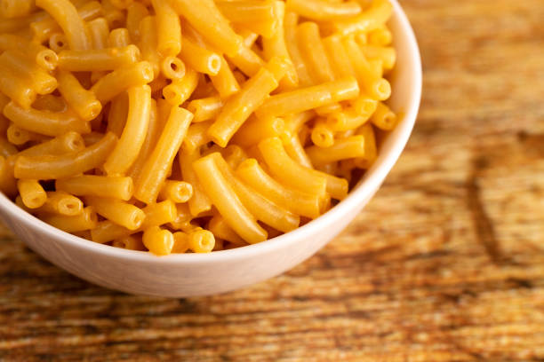 istock Classic Boxed Mac and Cheese in a White Bowl 1083507192