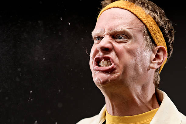 классический фитнес-тренер с outraged экспрессии - anger стоковые фото и изображ�ения