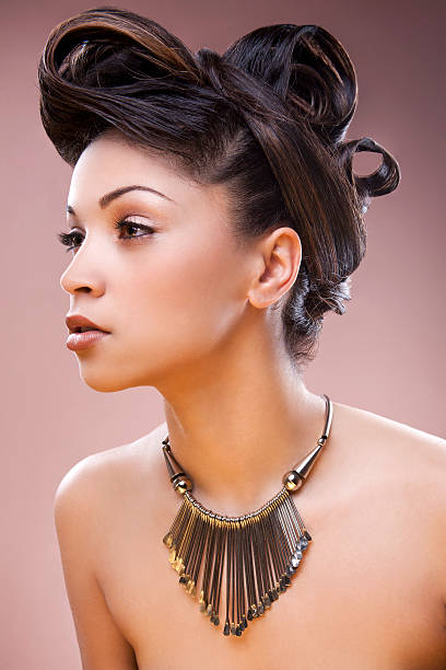 mulher de raça mista com updo - hair bun asian ethnicity profile women imagens e fotografias de stock