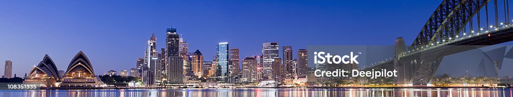 Sydney Harbour Bridge und die Skyline der Stadt in Australien - Lizenzfrei Hafen von Sydney Stock-Foto