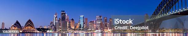 Мост Sydney Harbour В Австралии И Очертания Города — стоковые фотографии и другие картинки Ночь - Ночь, Сиднейская бухта, Австралия - Австралазия