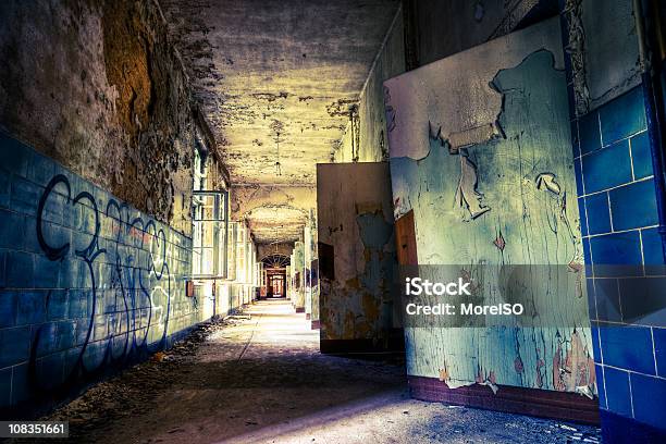 Ruine Krankenhaus Korridor Architektur Mit Holztüren Hdr Niemand Stockfoto und mehr Bilder von Beelitz