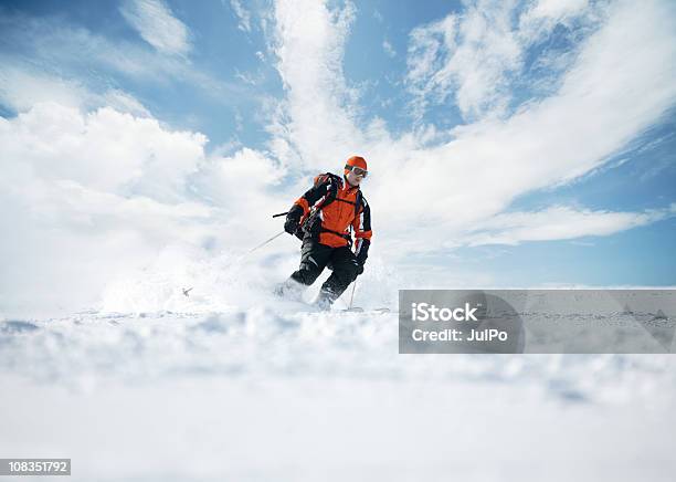 Photo libre de droit de De Ski banque d'images et plus d'images libres de droit de Adulte - Adulte, Alpes européennes, Aventure