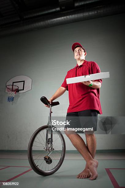 Pizza Delivery Boy Stockfoto und mehr Bilder von Einrad - Einrad, Männer, Basketball