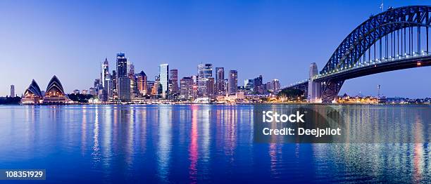 Foto de Sydney Harbour Bridge E O Horizonte Da Cidade Na Austrália e mais fotos de stock de Sydney
