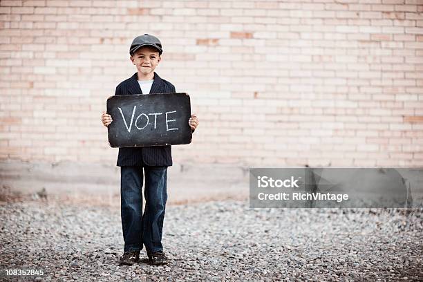 Sair E Vota - Fotografias de stock e mais imagens de Criança - Criança, Votação, 8-9 Anos