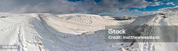 Dramático Tampa De Neve Montanhas Brecon Beacons País De Gales Reino Unido - Fotografias de stock e mais imagens de Ao Ar Livre