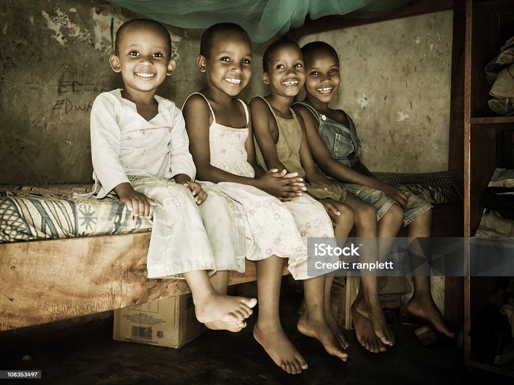 East enfants africains avec un orphelinat - Photo de Orphelinat libre de droits