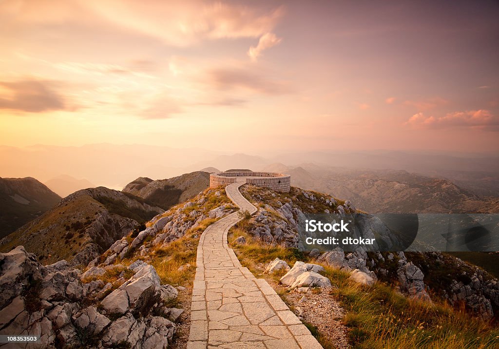 Lovcen mausoleo in Cetinje città - Foto stock royalty-free di Mausoleo