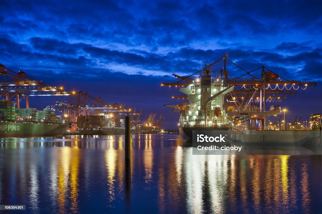 Hamburger Hafen von Nacht/Eurokai - Lizenzfrei Abenddämmerung Stock-Foto