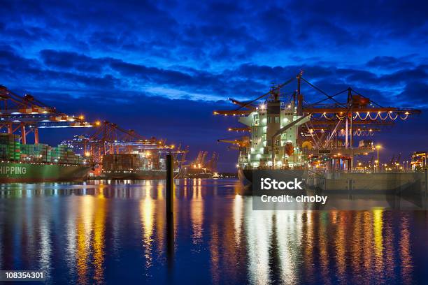 Hamburger Hafen Von Nachteurokai Stockfoto und mehr Bilder von Abenddämmerung - Abenddämmerung, Anlegestelle, Arbeiten