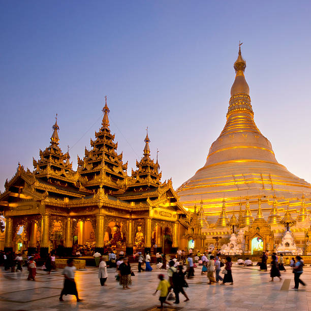 シュエダゴォンパゴダ - shwedagon pagoda 写真 ストックフォトと画像