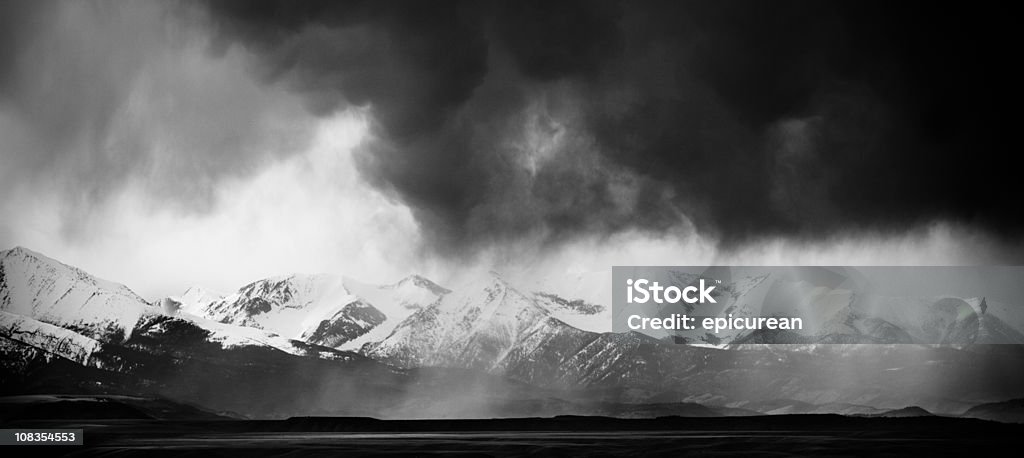 Tempestade e as montanhas em Montana - Foto de stock de Montana royalty-free