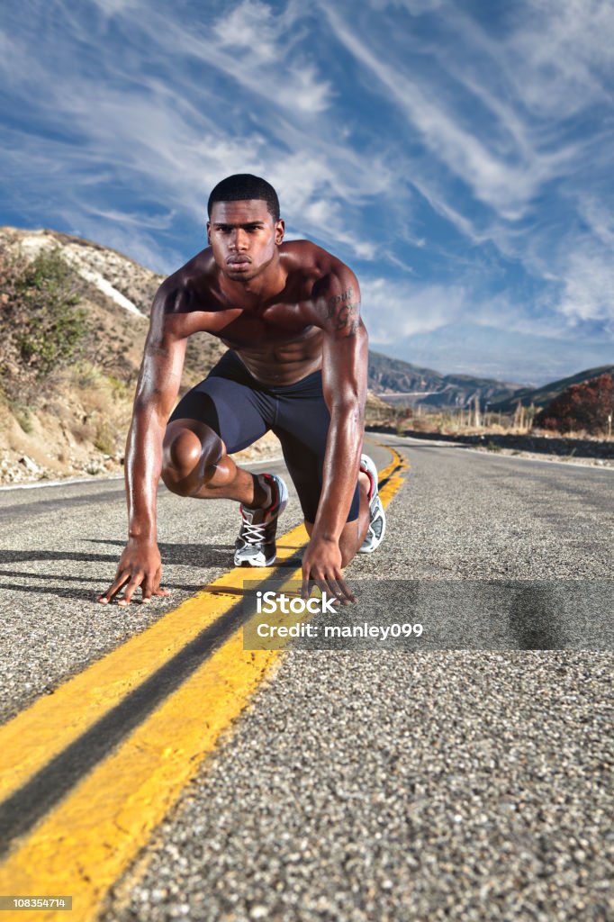 runner Alinhada na Estrada de montanha - Royalty-free Adulto Foto de stock