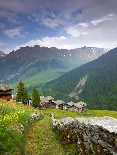 istock ancient hut in graubuenden-switzerland 108355611