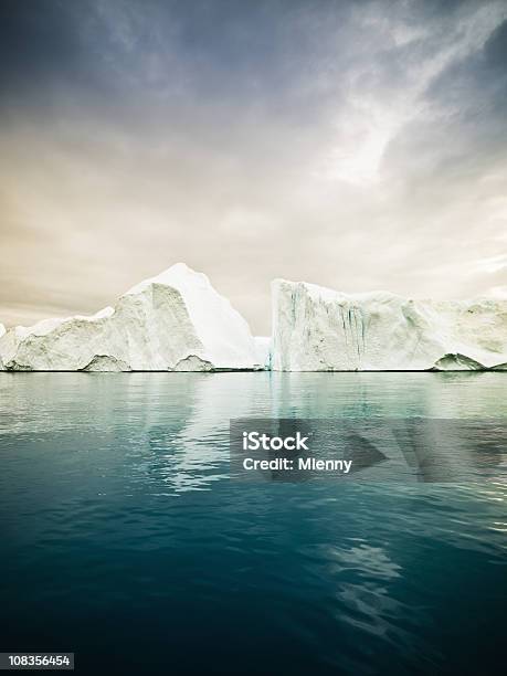 Photo libre de droit de Artic North Pole Icebergs Groenland Fjord banque d'images et plus d'images libres de droit de Iceberg - Bloc de glace - Iceberg - Bloc de glace, Arctique, Baie - Eau