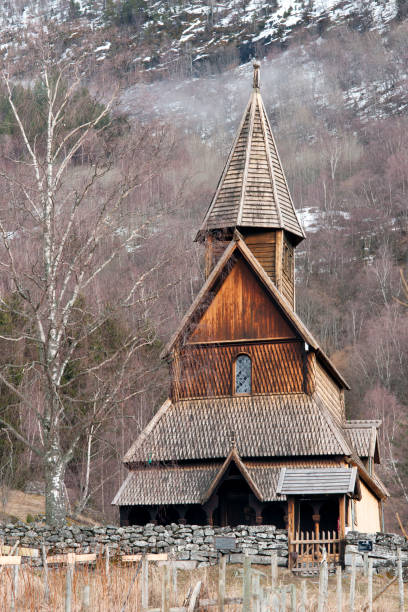 Iglesia De Madera De Urnes Iglesias De Madera Más Antiguas De Noruega Patrimonio De La Humanidad Construir En El Año 1130 Dc Tiene Tallas De Distintivo Ornes Sogefjord Noruega Foto de stock Iglesia De Madera De Urnes Iglesias De Madera Más Antiguas De Noruega Patrimonio De La Humanidad Construir En El Año 1130 Dc Tiene Tallas De Distintivo Ornes Sogefjord Noruega Foto de stock