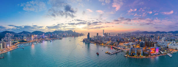 Sunset of Victoria Harbour, Hong Kong Sunset of Victoria Harbour, Hong Kong kowloon stock pictures, royalty-free photos & images