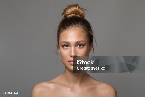 51,360 Hair Bun Stock Photos, Pictures & Royalty-Free Images - iStock |  High hair bun, Women hair bun, Hair bun from behind