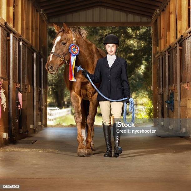 Photo libre de droit de Jeune Avec Son Cheval Équestre banque d'images et plus d'images libres de droit de Cheval - Cheval, Concours hippique de sauts, Enfant