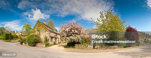 Foto de Cena Rural Tradicional Casas e mais fotos de stock de Gloucestershire - Gloucestershire, Primavera - Estação do ano, Casa