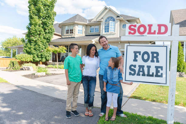 istock Buying a new home 1083652844
