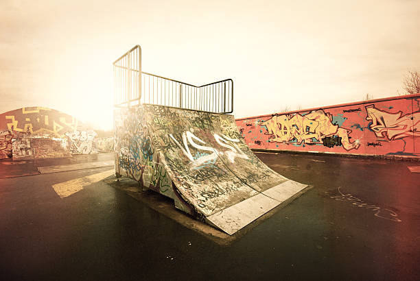 die auffahrt - skateboard park ramp skateboard graffiti stock-fotos und bilder