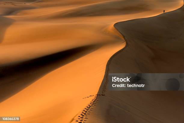 Deserto Dunas De Areia Ao Pôr Do Sol - Fotografias de stock e mais imagens de Duna - Duna, Andar, Deserto