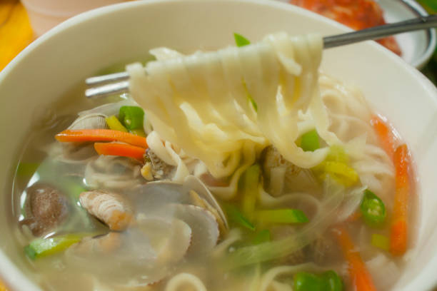 istock Korean noodle Soup with clams (Bajirak Kalguksu) 1083664162