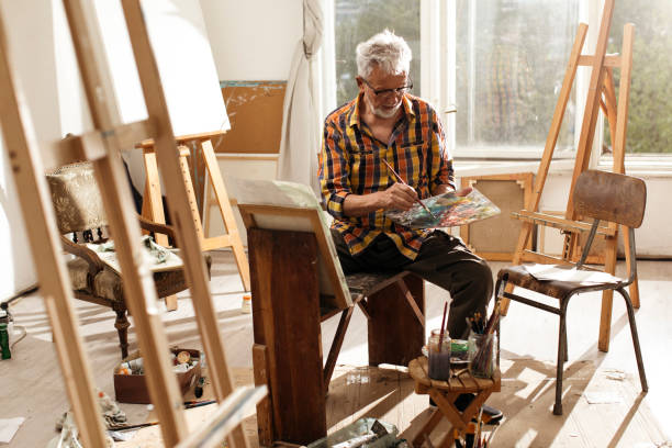 istock Artist painting 1083669282