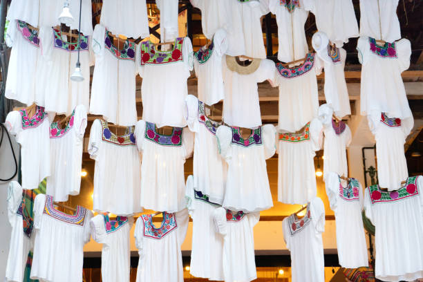 멕시코 huipil 유카탄에서 - mexico blanket textile market 뉴스 사진 이미지