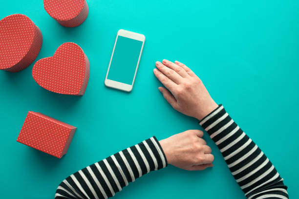 istock Presents and smartphone mock up 1083798586