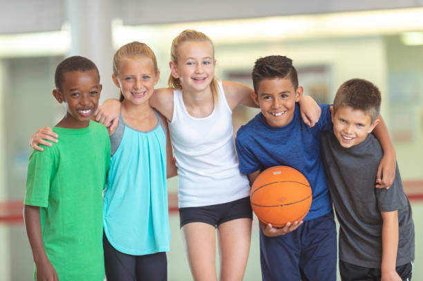 istock Mixed children's basketball team 1083803568