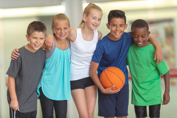 istock Mixed children's basketball team 1083803574