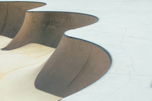 urban skate park bowl in detail - skateboard park ramp skateboarding park imagens e fotografias de stock