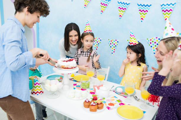 istock Mother cutting cake with knife for kids 1083907276