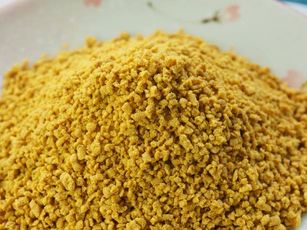 istock Yellow curry powder in a plate 1083913228