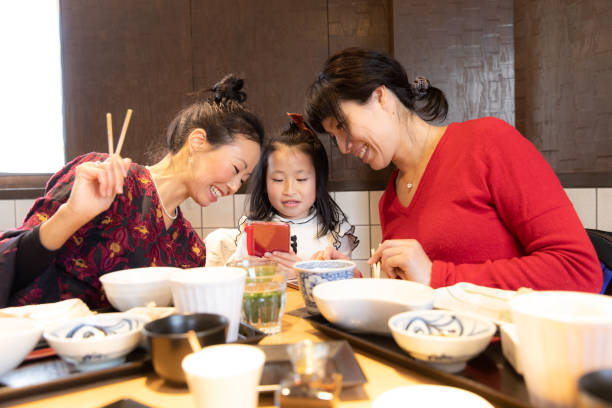 istock Friends and child eating lunch 1083930212