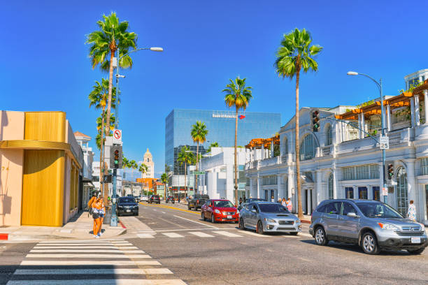 vue sur la promenade du rodéo rue à la mode à hollywood, los angeles. - city of los angeles los angeles county hollywood california rodeo drive photos et images de collection