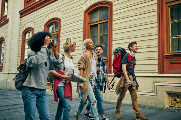istock Millennial's Friends Visit Foreign City 1084076226