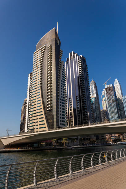 dubai, uae - october, 2018. modetn city of the luxury center of dubai, united arab emirates - famous place dubai marina editorial united arab emirates imagens e fotografias de stock